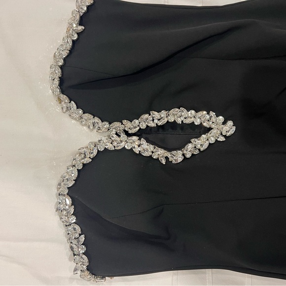 Elegant Black Strapless Dress - Picture 6 of 6